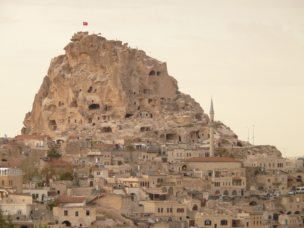 NEVŞEHİR'de, İş Merkezinde Dengesini Kaybeden Kişi Havalandırma Boşluğuna Düştü