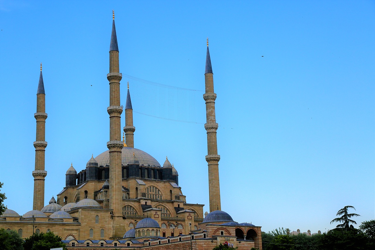 Edirne'nin Keşan ilçesinde Gıda Pazarında Şiddetli Lodos Sonucu Meydana Gelen Kaza