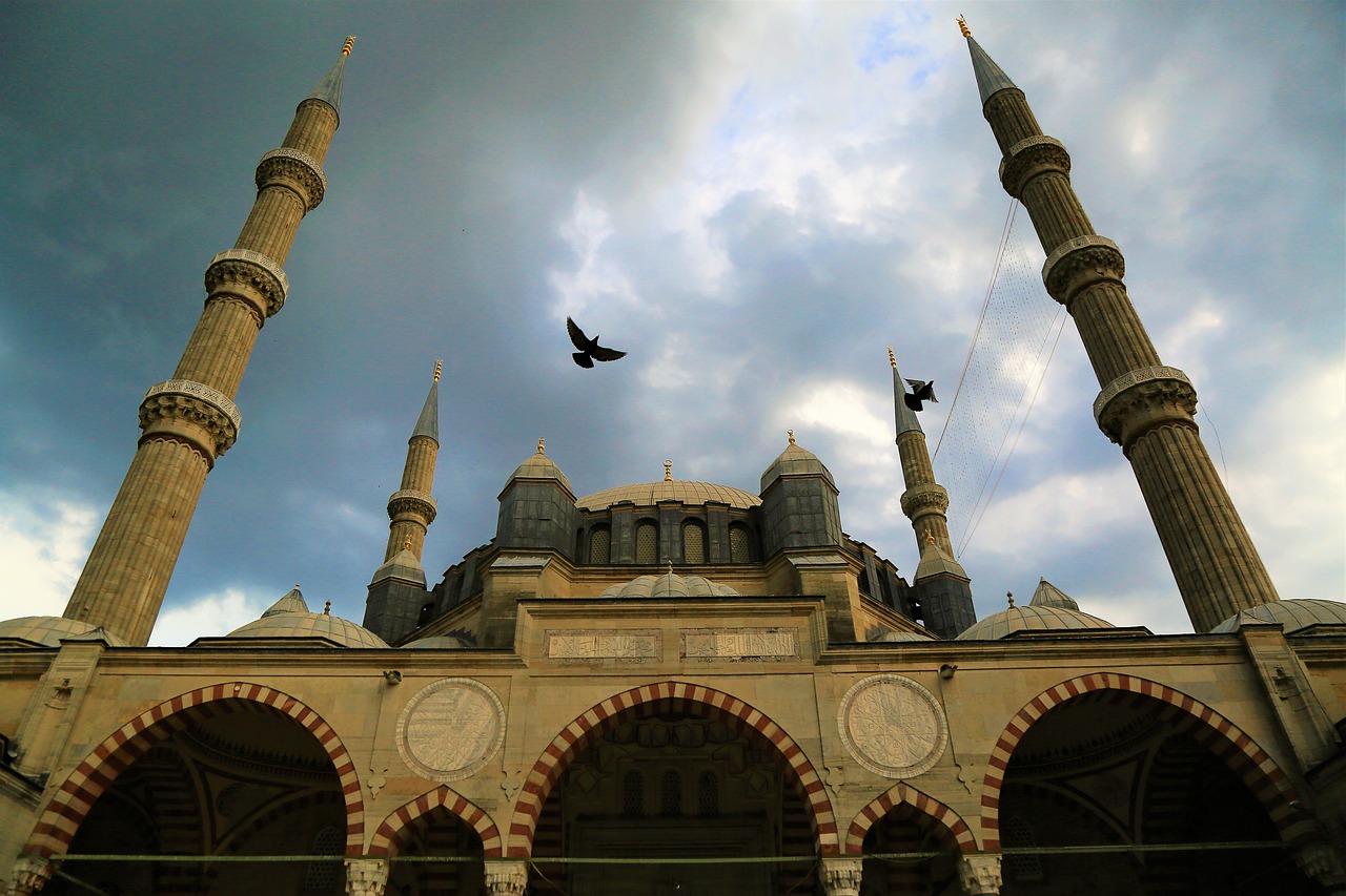 Edirne'nin Keşan ilçesinde Gıda Pazarında Şiddetli Lodos Sonucu Meydana Gelen Kaza