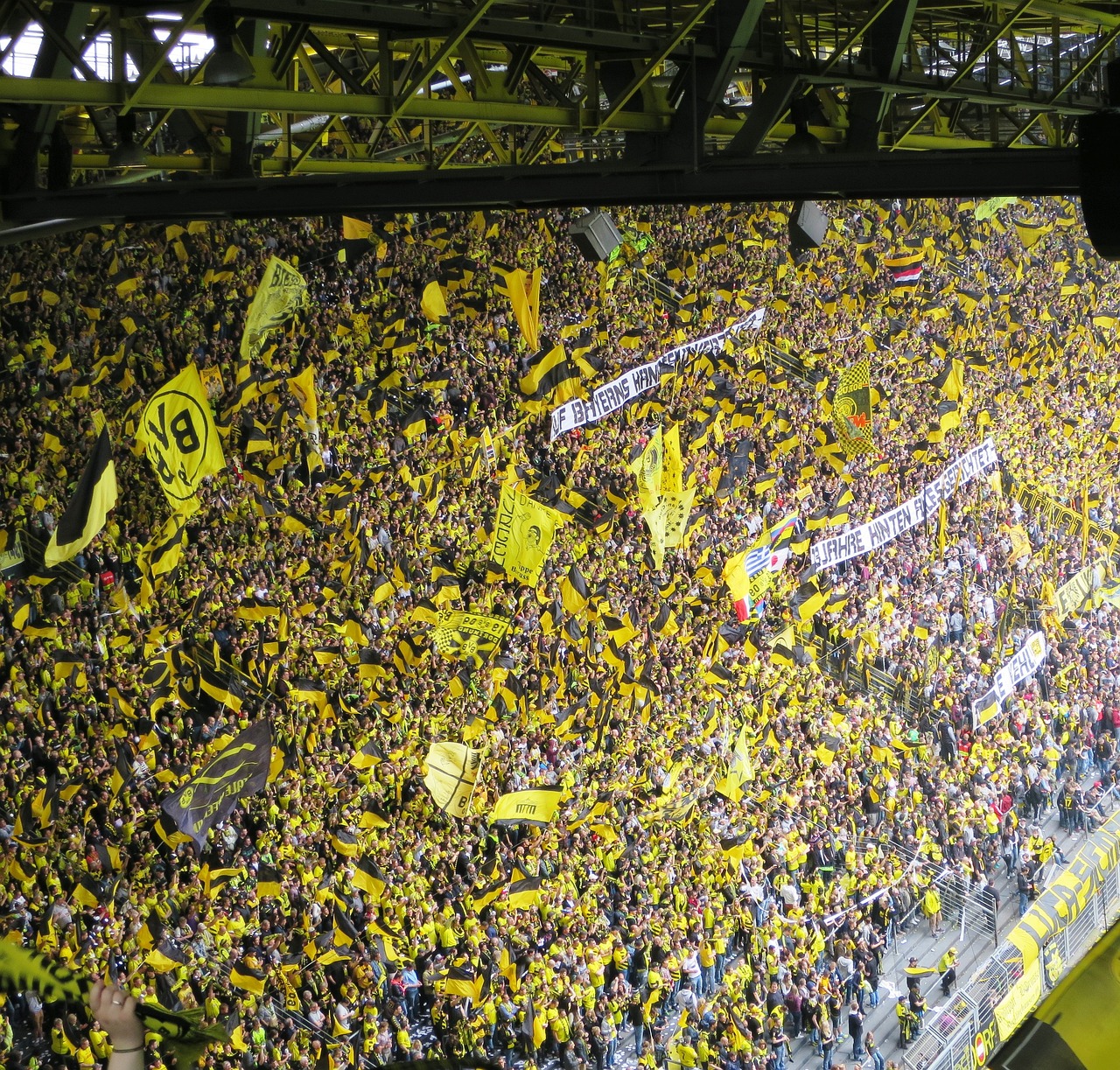 Borussia Dortmund, Ferdi Kadıoğlu İçin Transfer Hamlesini Başlattı