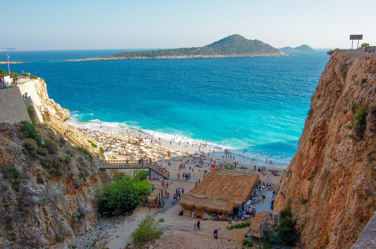 Antalya'da Kimliği Belirsiz Cesedin Bulunması