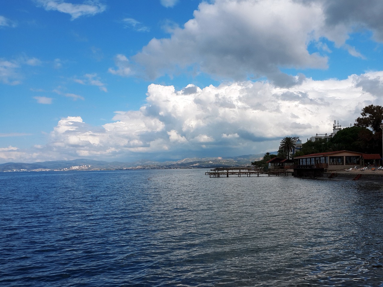 Olaylı Gece: Kuşadası İş Yerine Müzik Yasağına Direniş