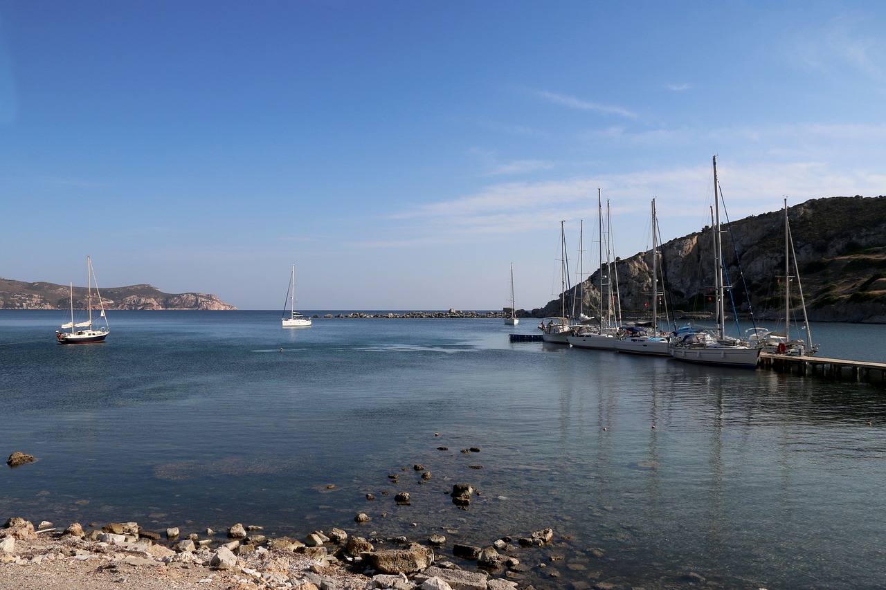 Marmaris'te Düzensiz Göçmenler ve Göçmen Kaçakçısı Yakalandı