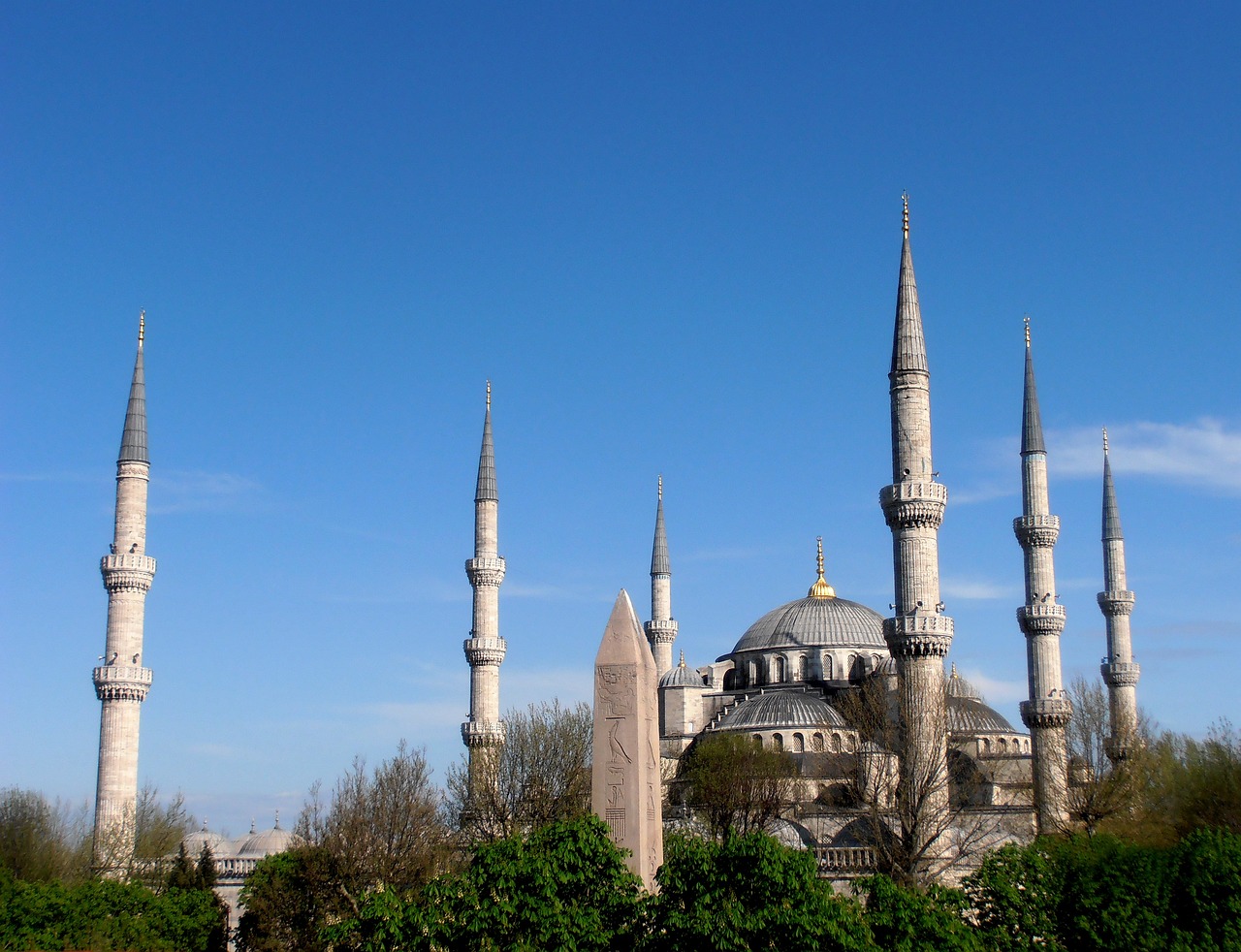 İstanbul'da Bayram Coşkusu: Sultanahmet ve Eminönü Turist Akınına Uğradı