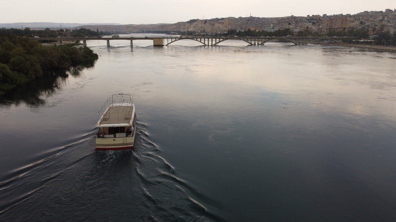 Şanlıurfa'da Sıcak Hava Etkili: Termometreler 48 Dereceyi Gösterdi