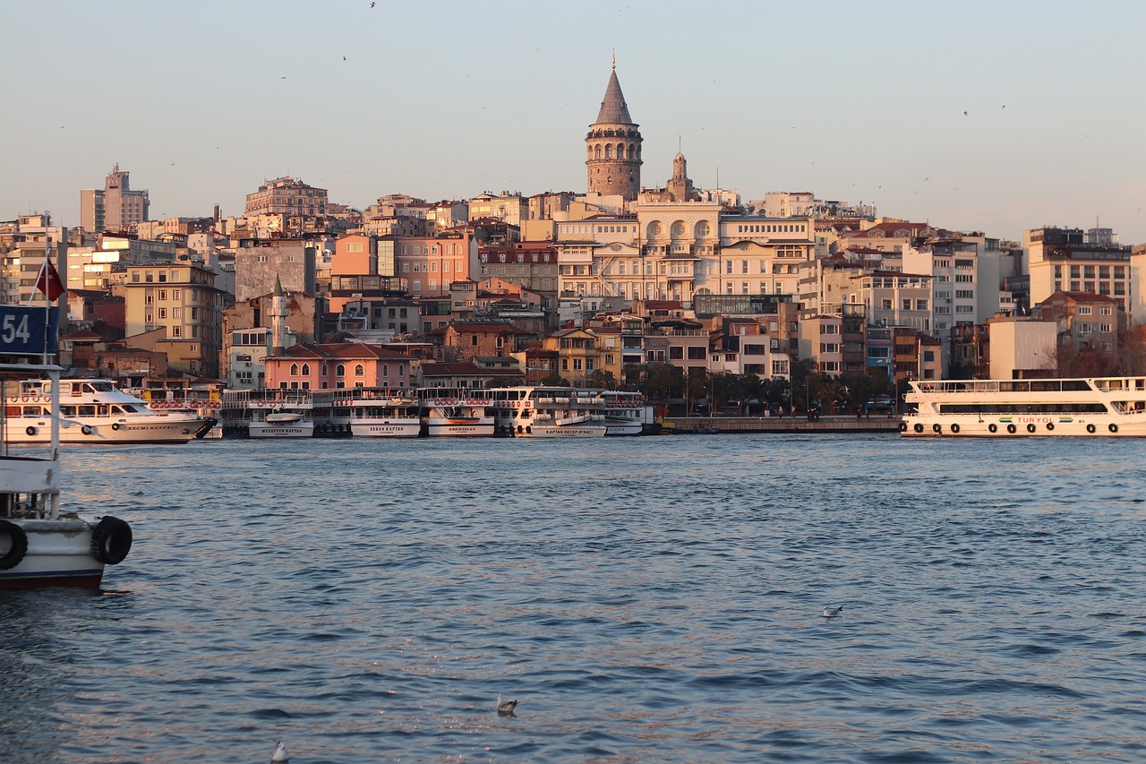 Sıcak Hava İstanbul'u Etkisi Altına Aldı