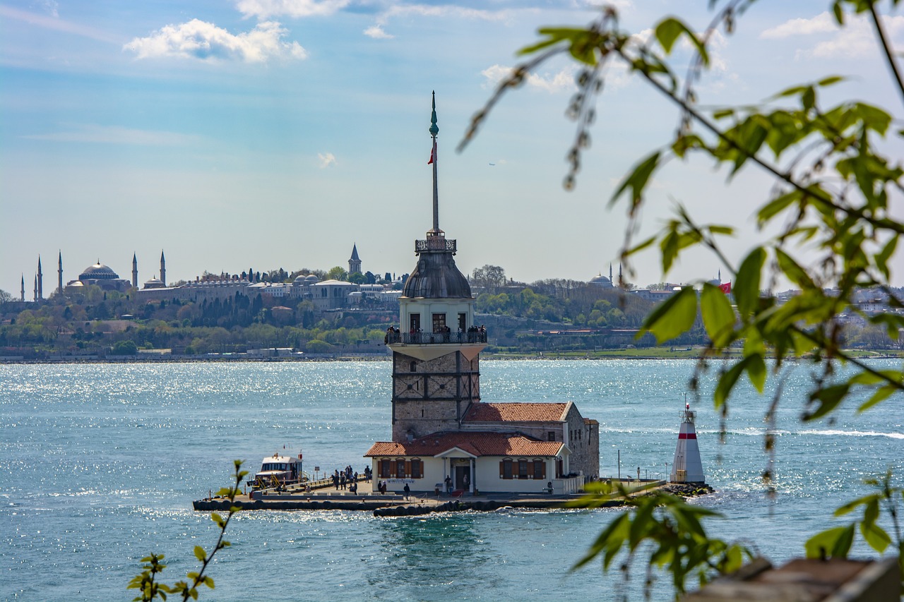 Üsküdar Sahilinde Genç Kadının Gizemli Denize Düşüşü