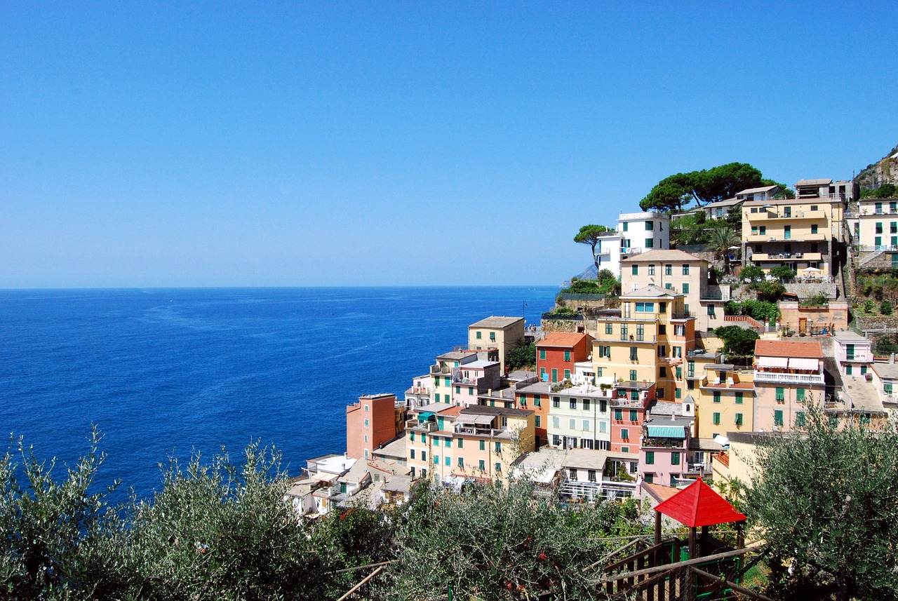 Rediscovering Riomaggiore: Love's Lane Reopens After Closure